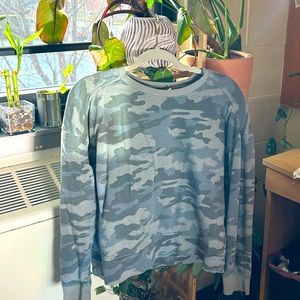 Camo print crewneck sweater size small